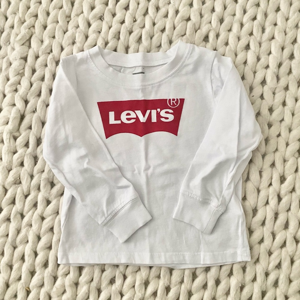 Levi’s long sleeve tee